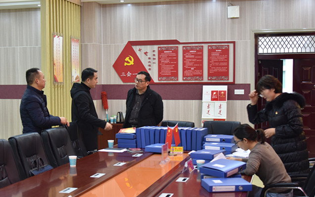 访谈支部书记.JPG 访谈支部书记.JPG